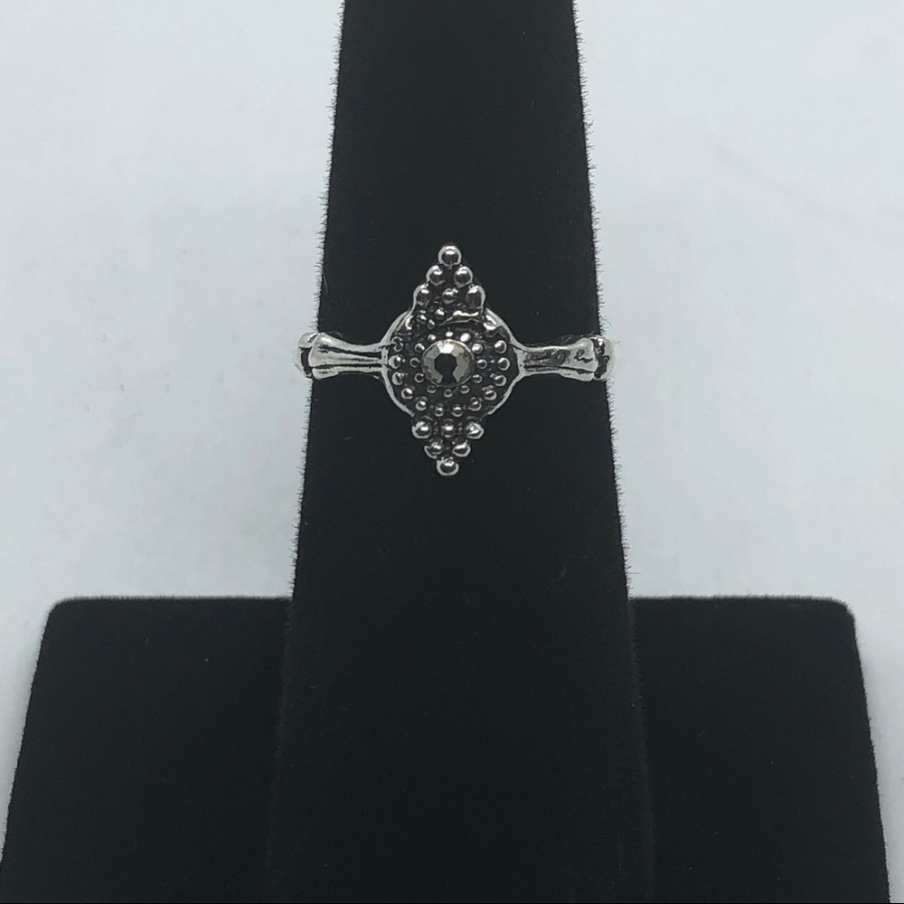 Women silver alloy ring.
